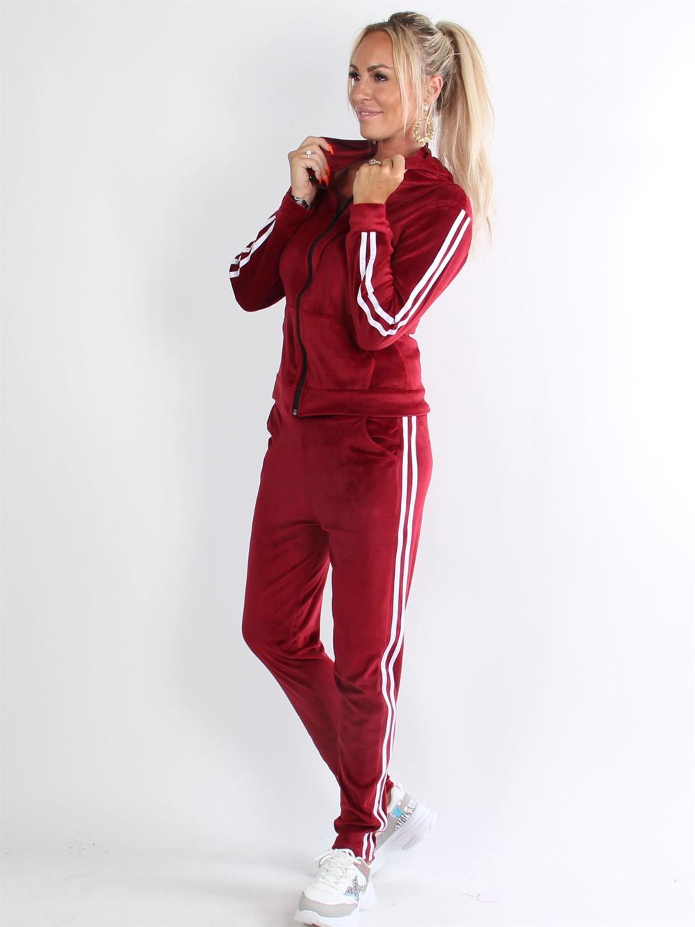 Lykke - Armégrön joggingdräkt i velour med vita ränder